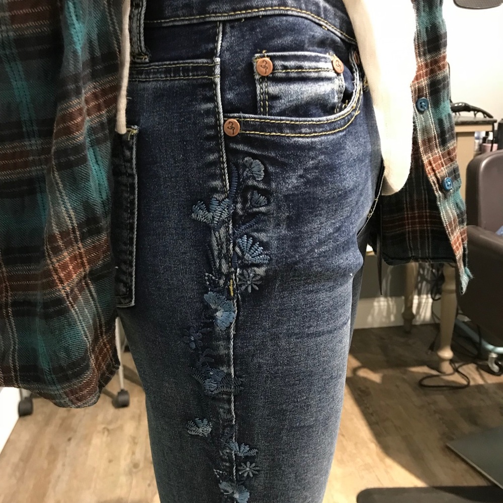 Embroidered Jeans - Picture 2 of 3